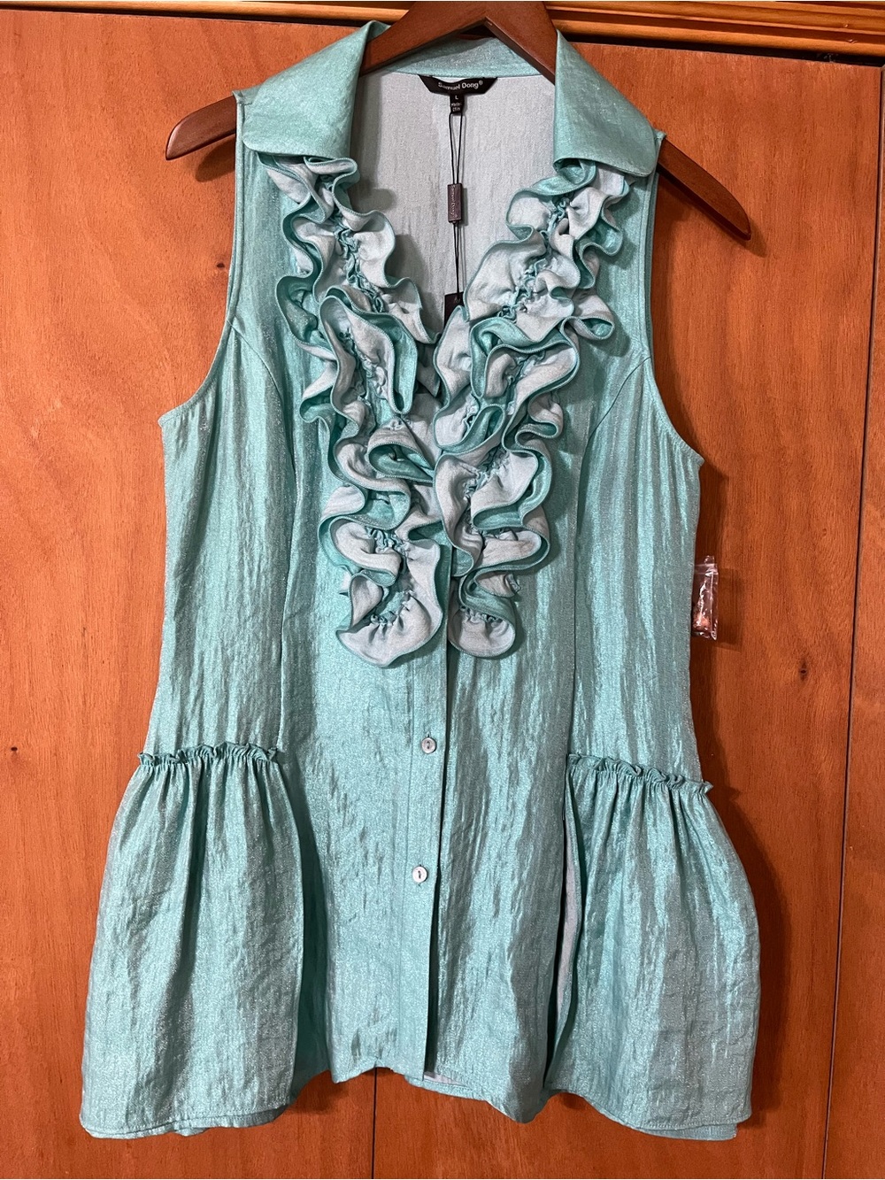 NWT Sleeveless Ruffled Button-Front Blouse in Aqua